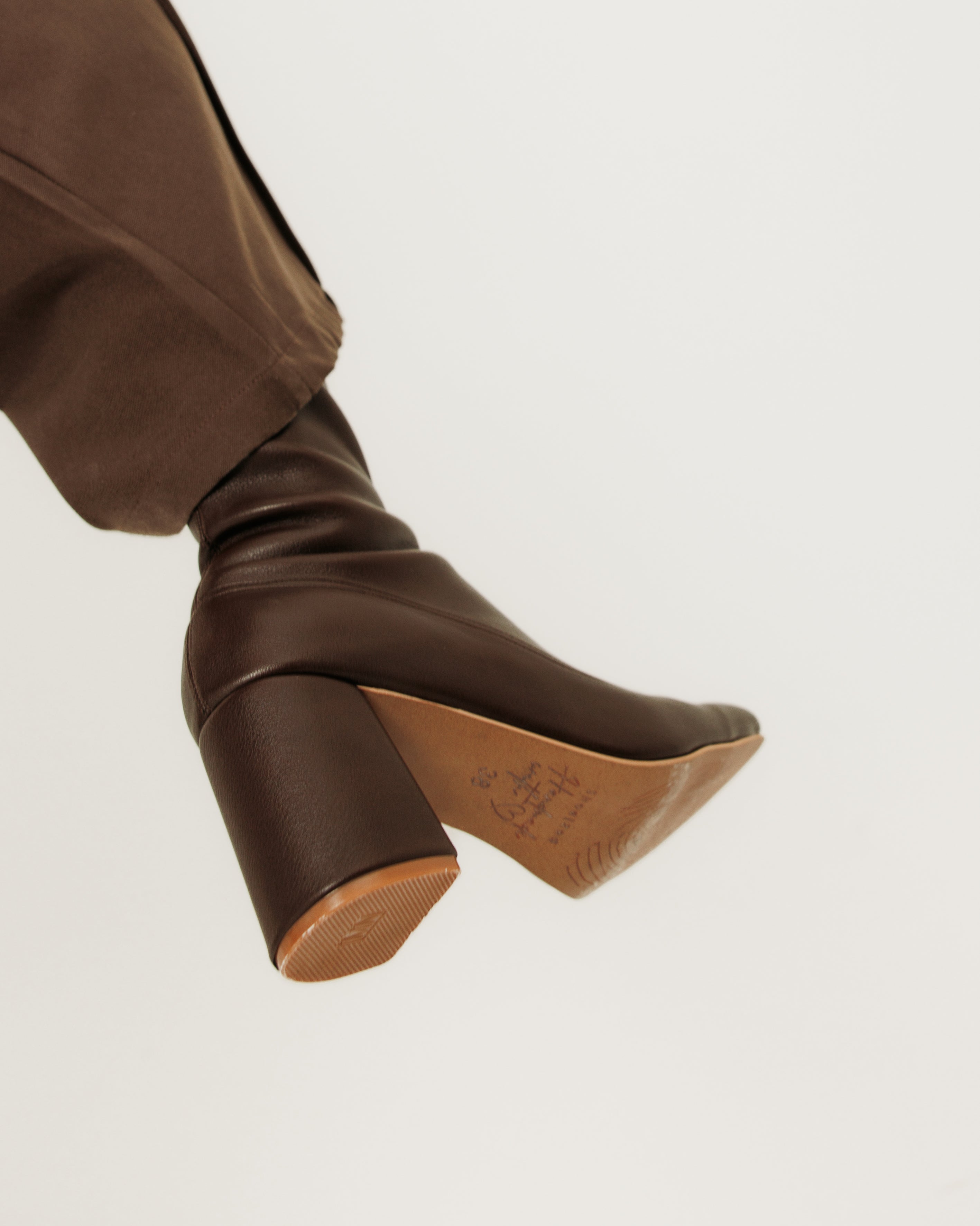 Square leather ankle boots in Espresso brown