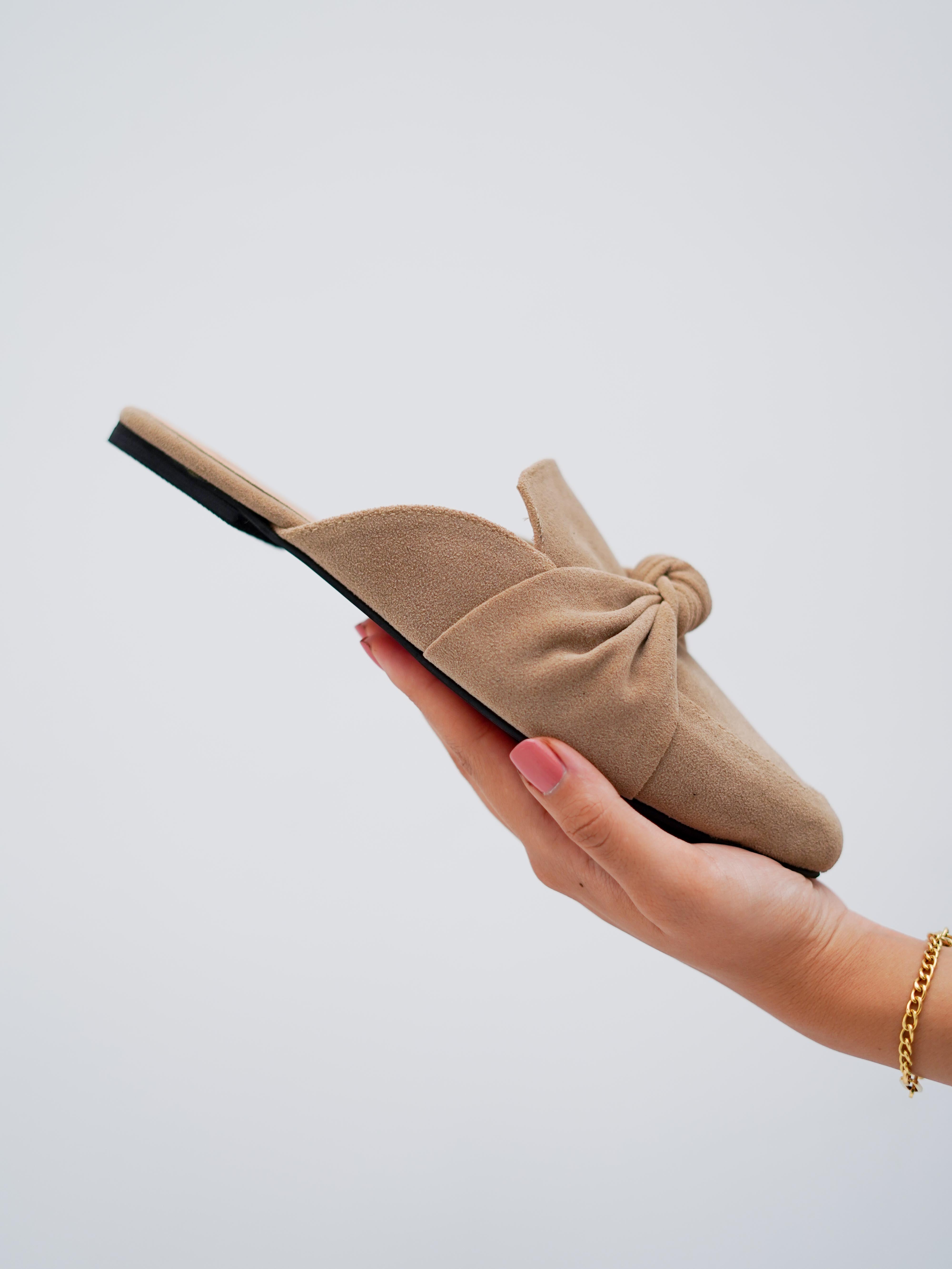 Café Square Toe Knot Mules