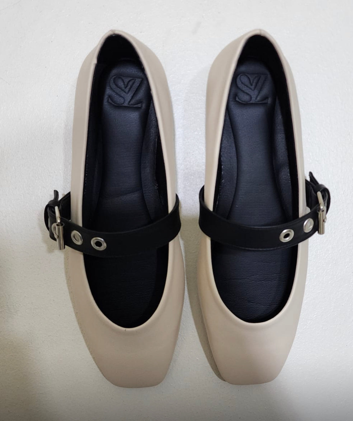 Beige x Black MaryJane flats