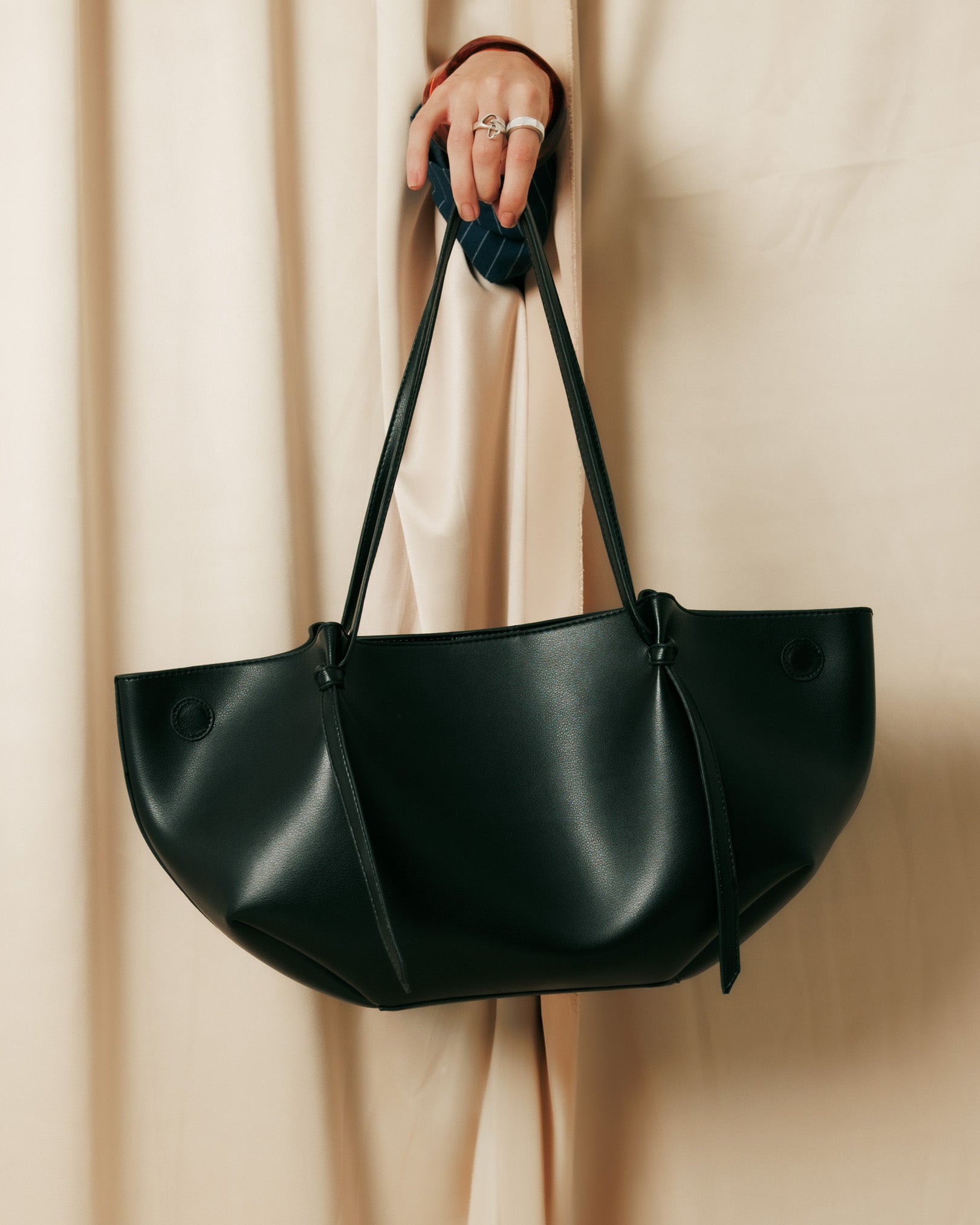 Tala tote bag in black