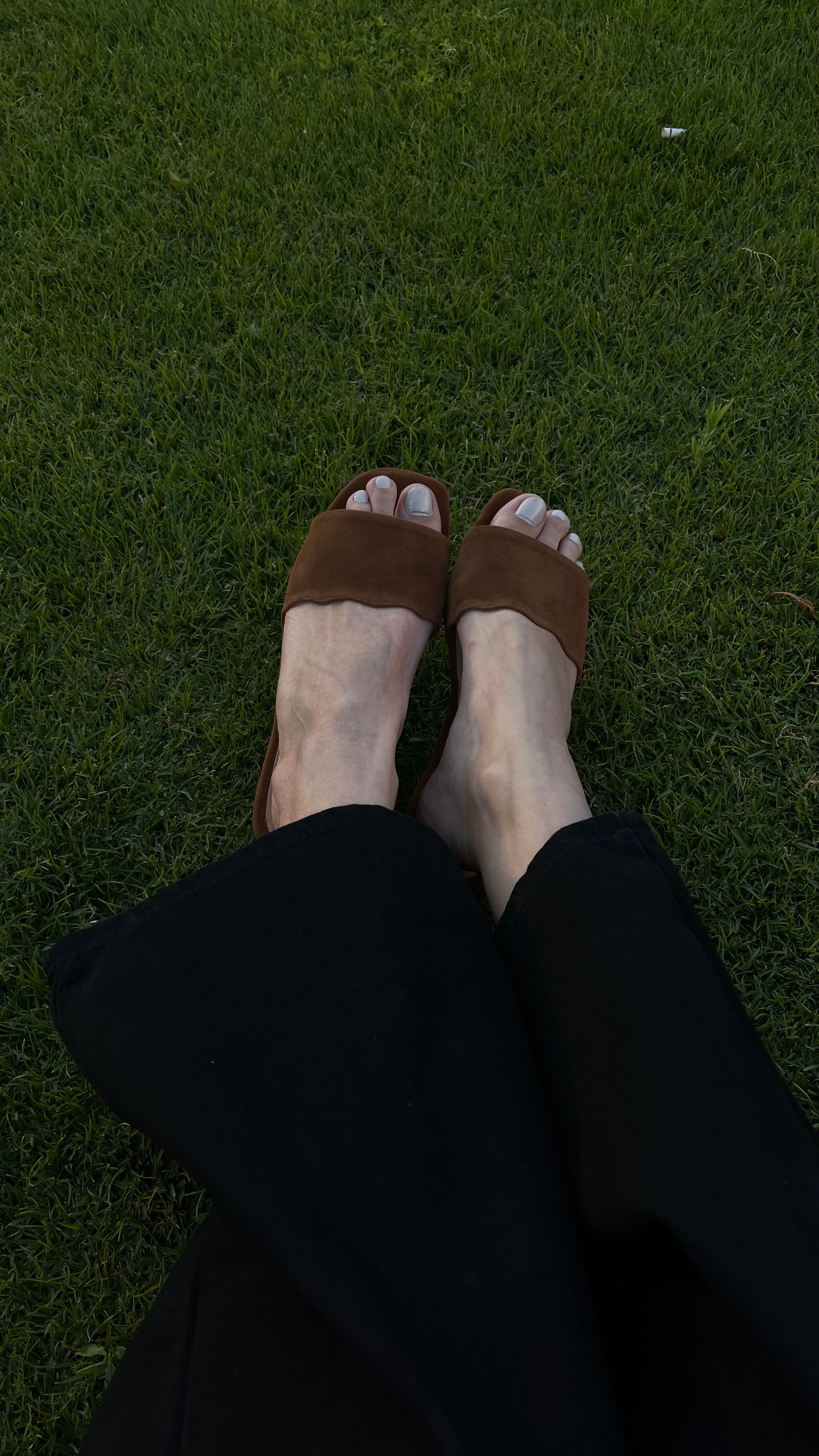 Havane Scalloped Flat Sandals