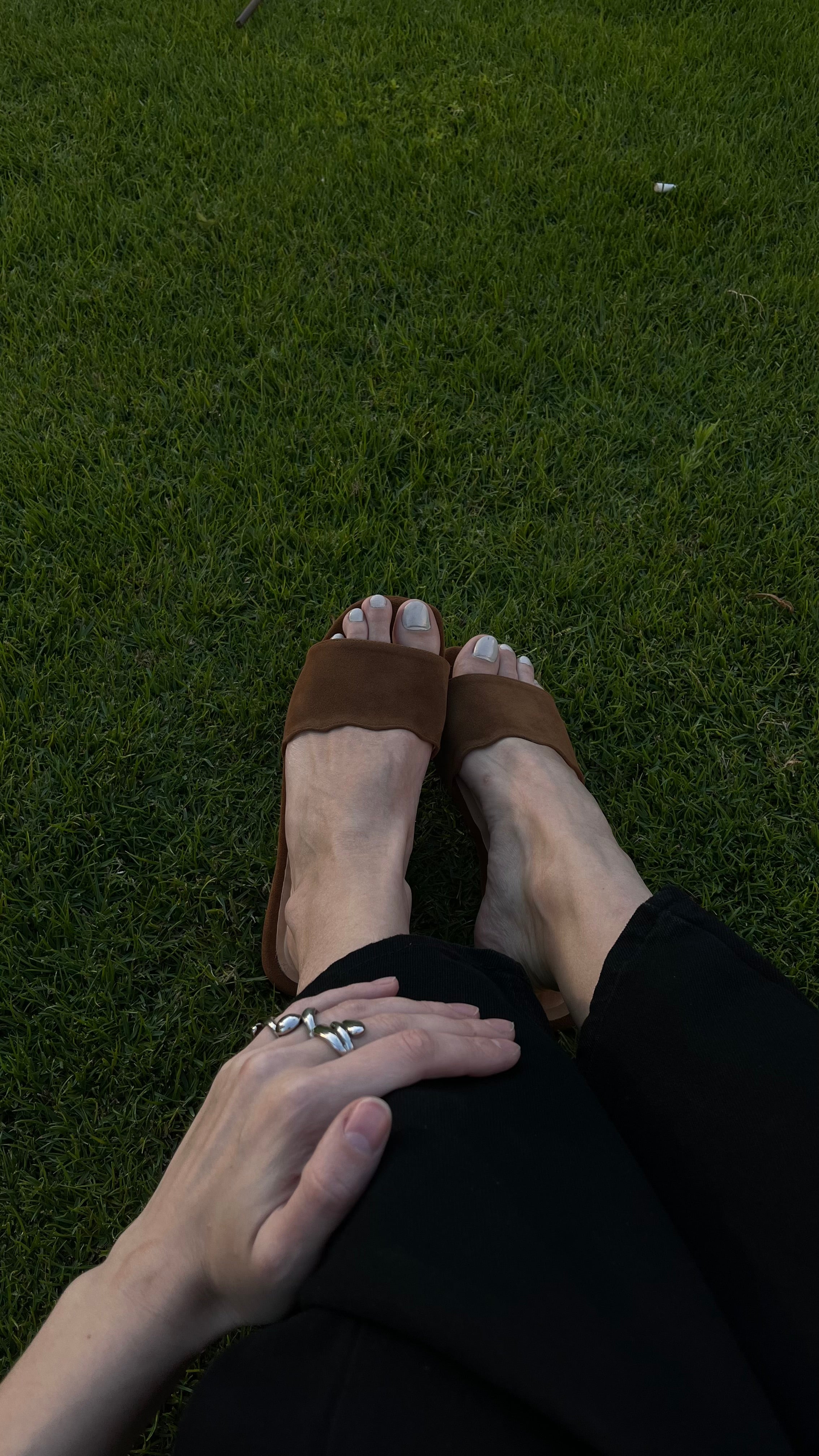 Havane Scalloped Flat Sandals