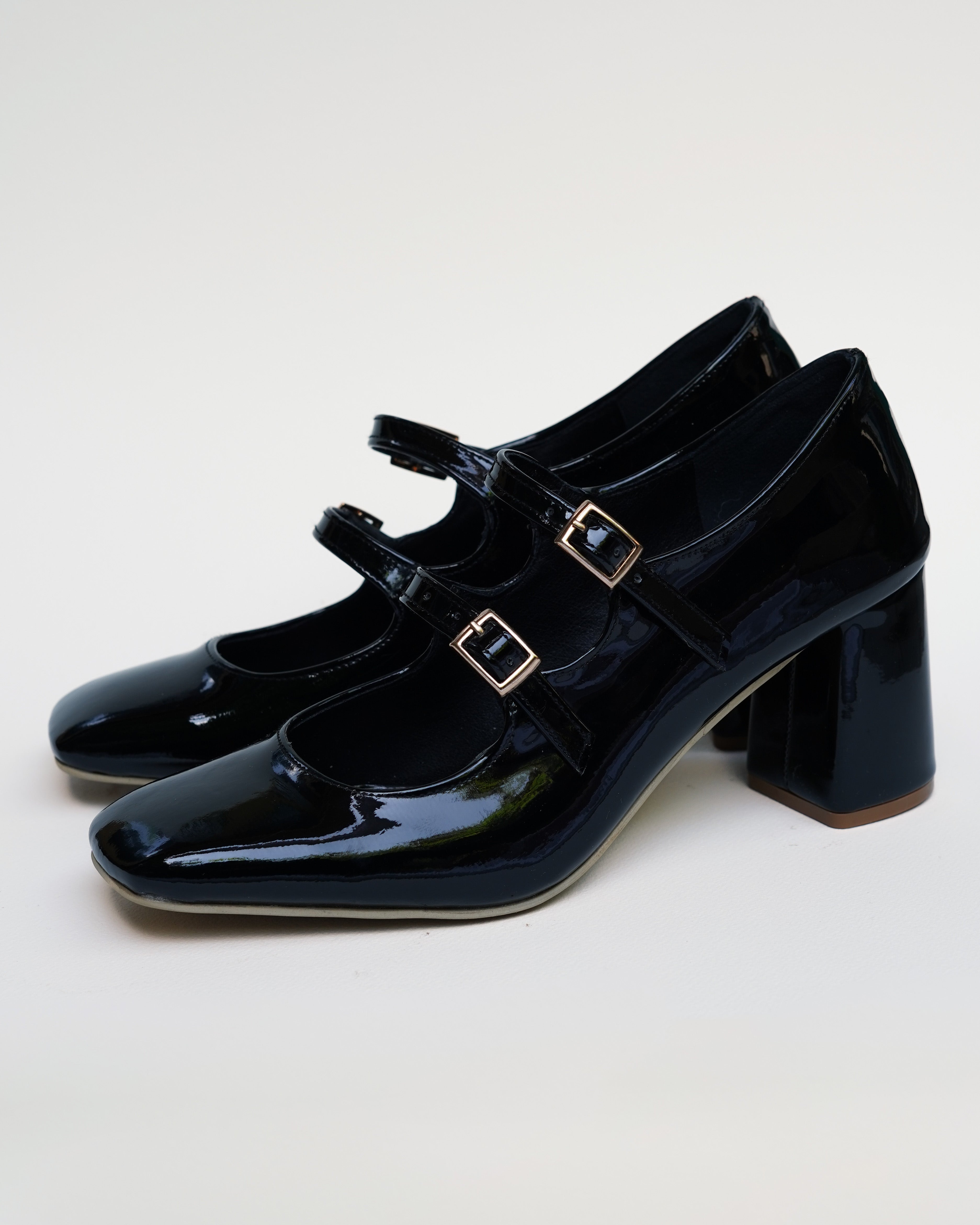 Double strap MaryJane heels in black