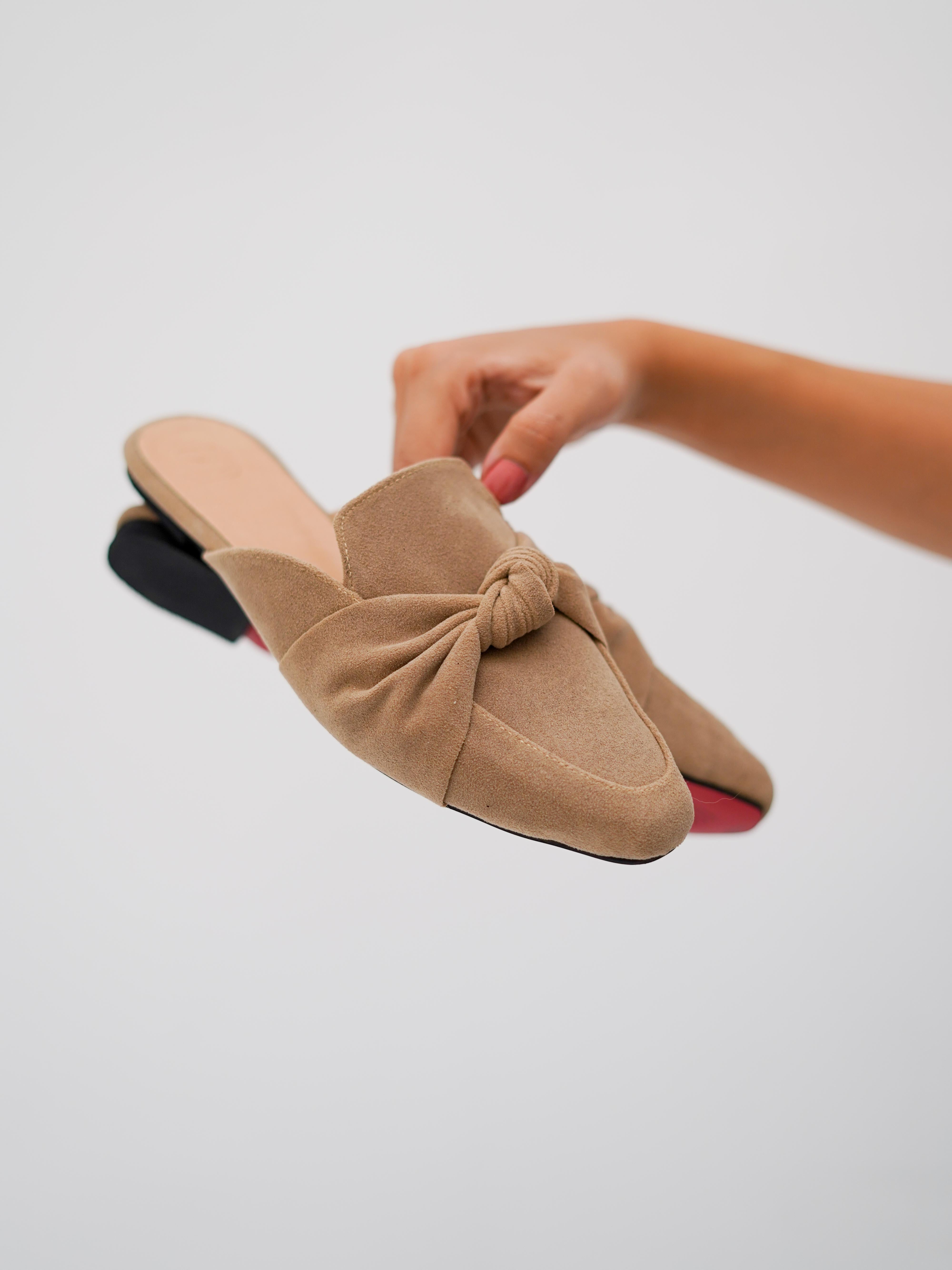 Café Square Toe Knot Mules