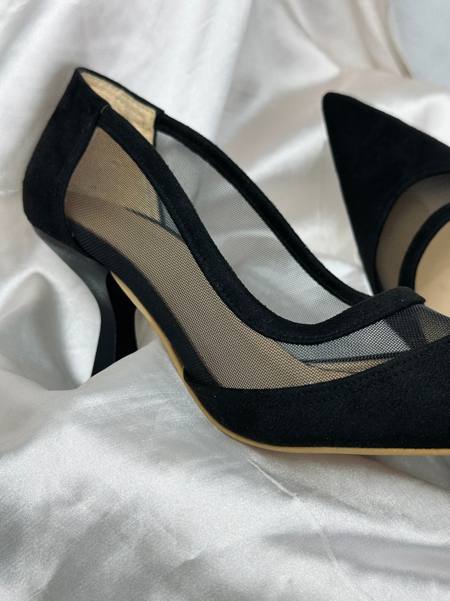 Mesh heels
