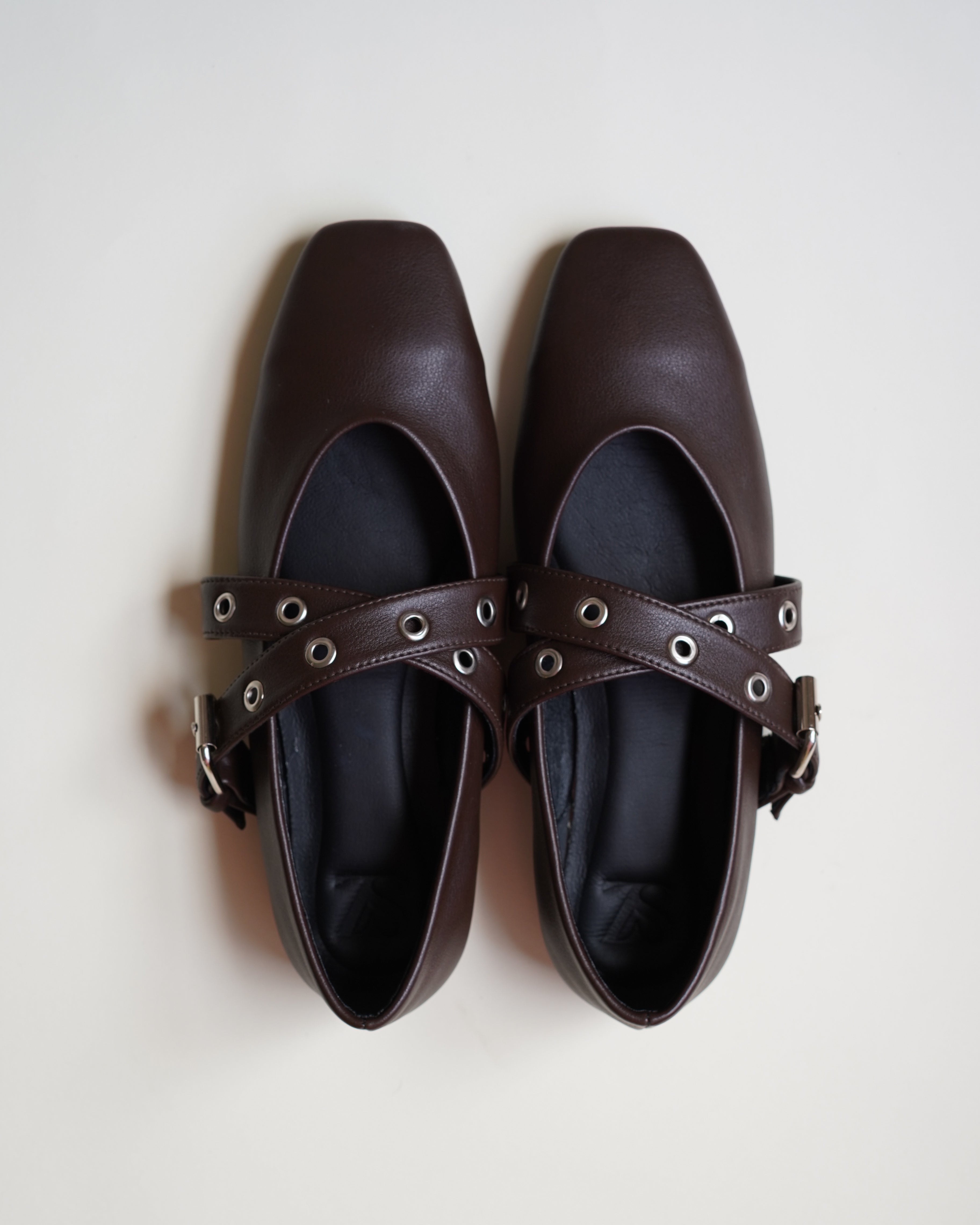 Cross strap Espresso brown flats