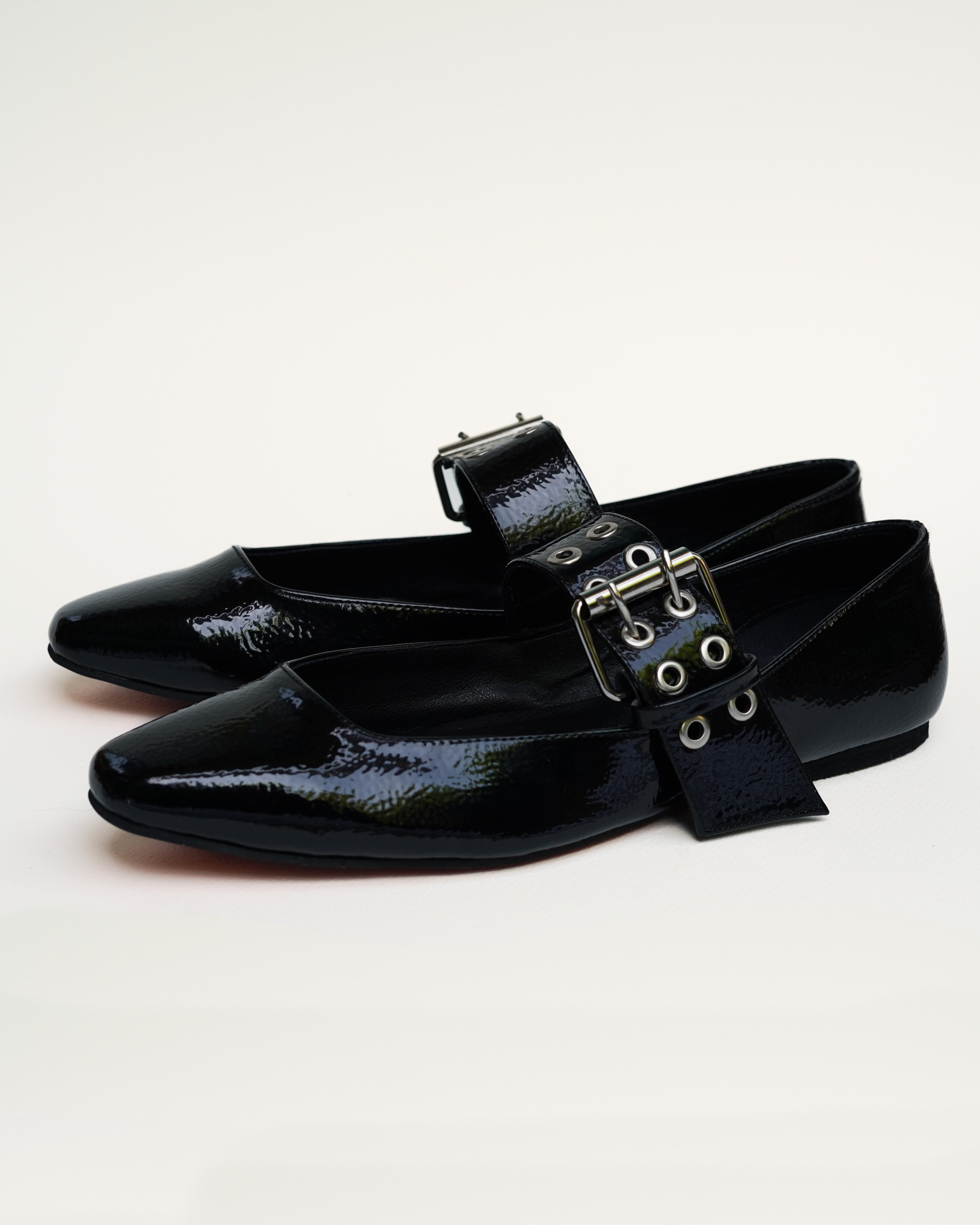 Buckle flats