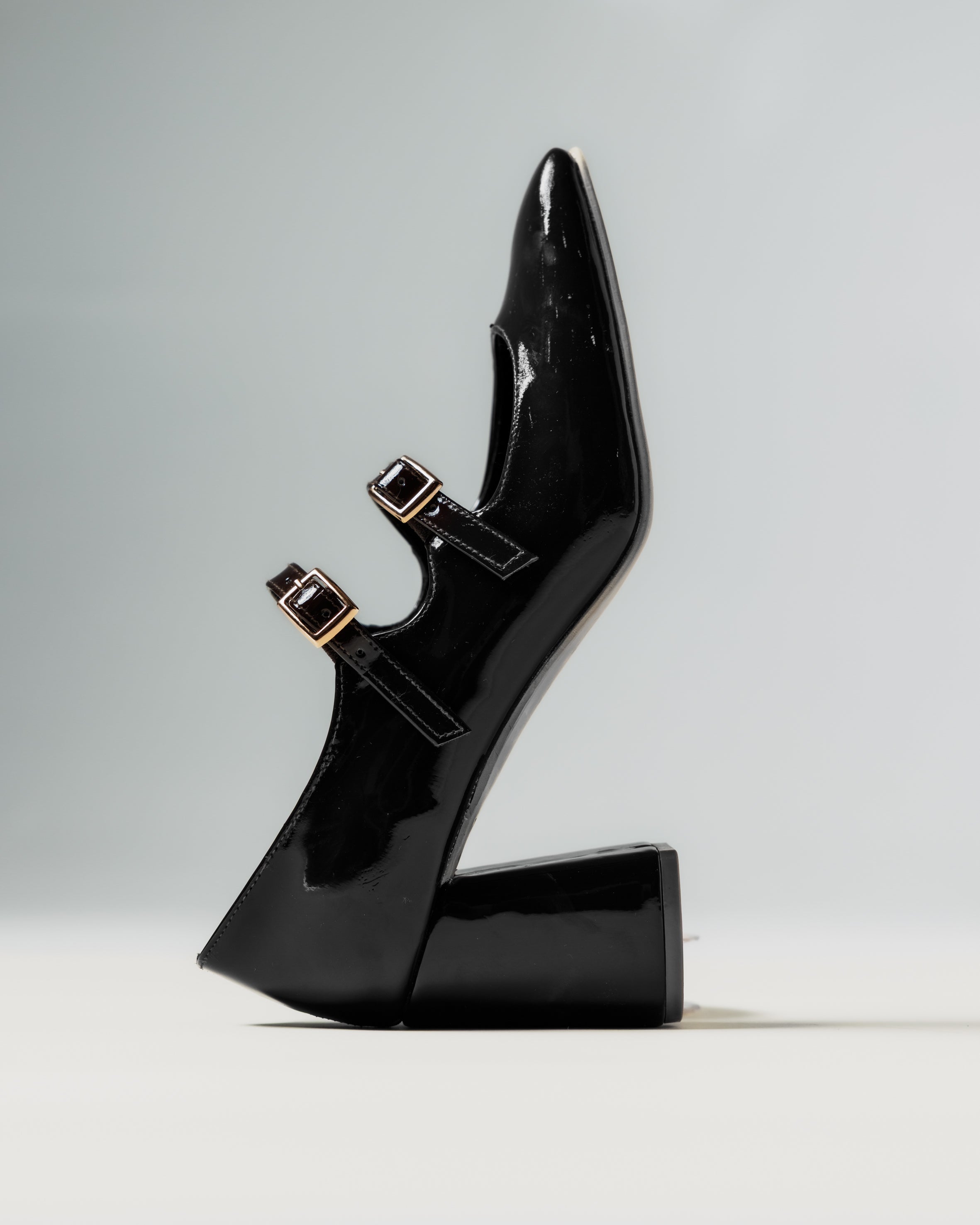 Double strap MaryJane heels in black