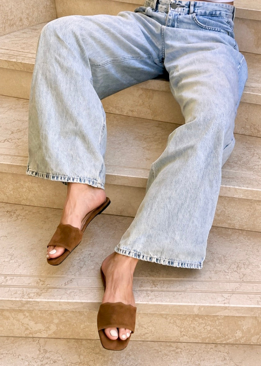Havane Scalloped Flat Sandals