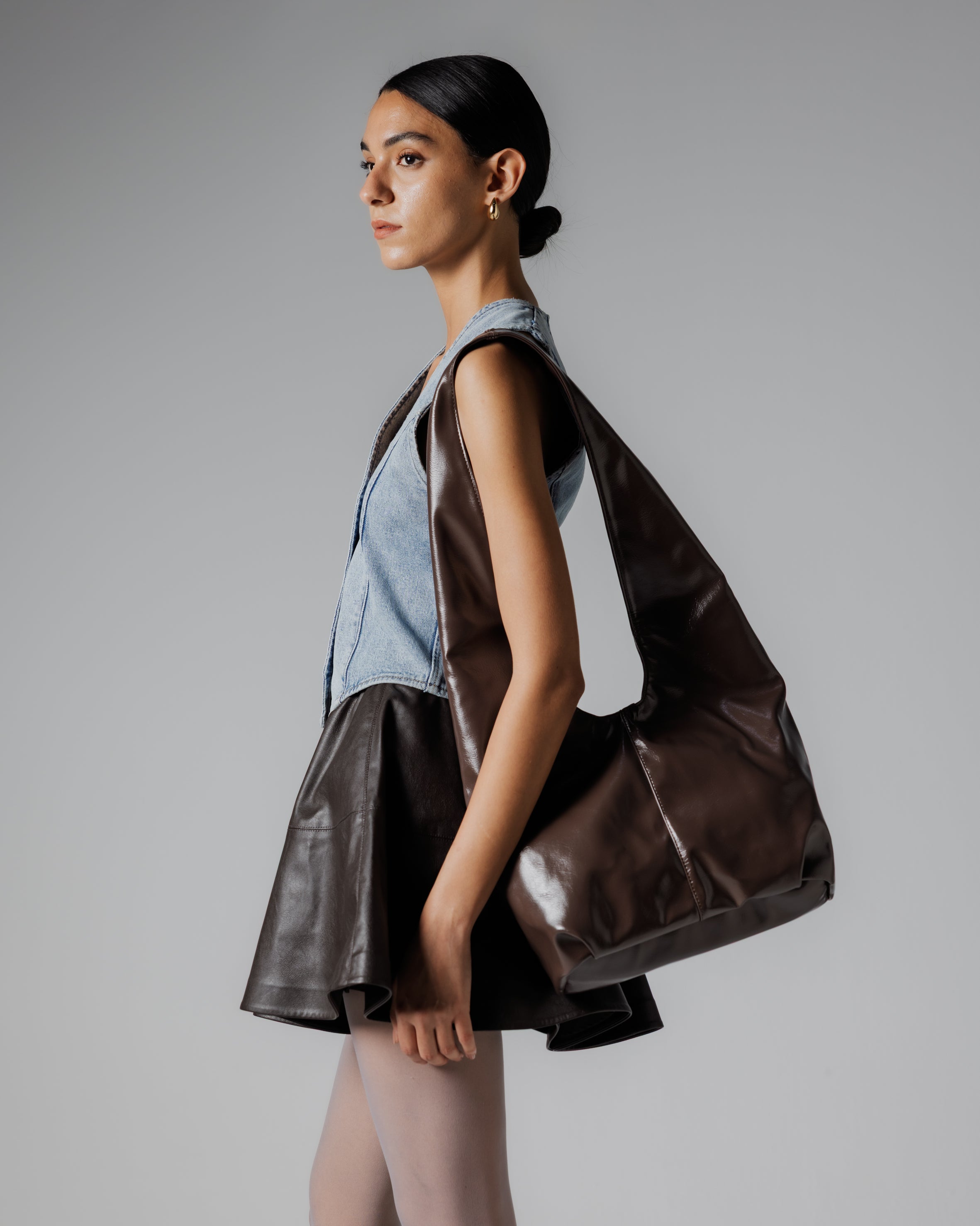 Leather shoulder bag in Mocha