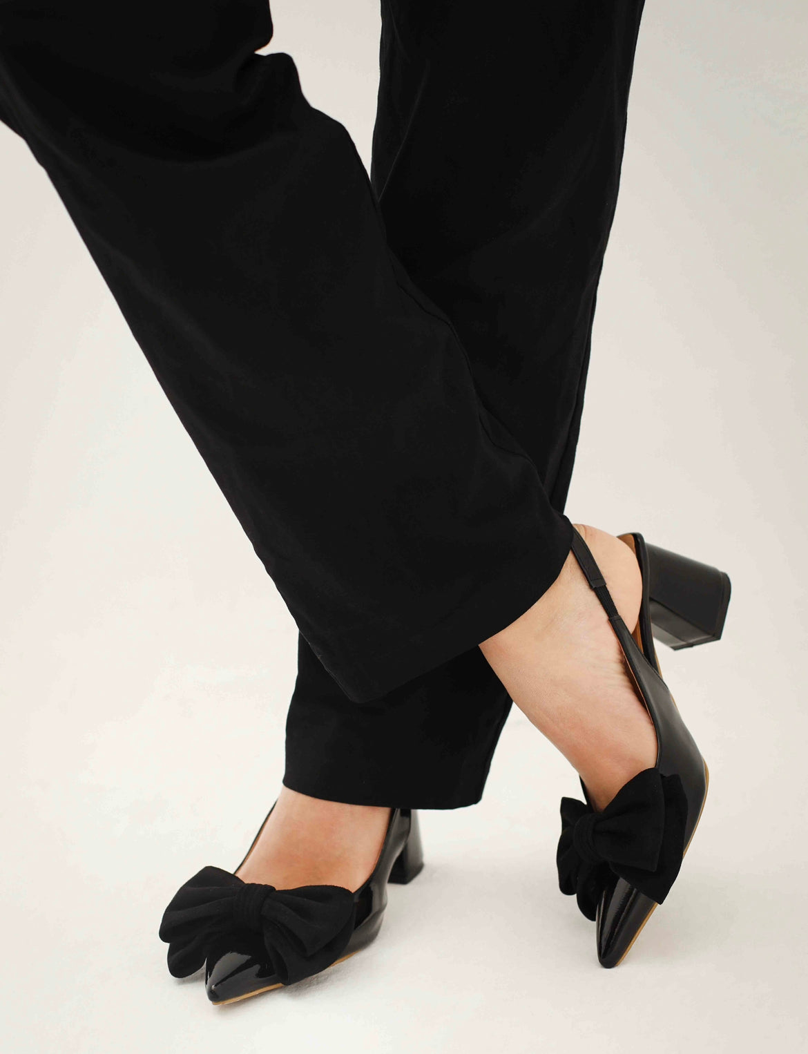 Aura in black
