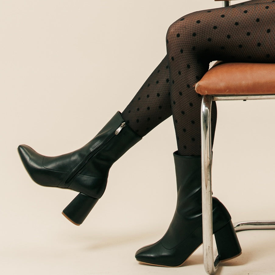 Square leather ankle boots in black