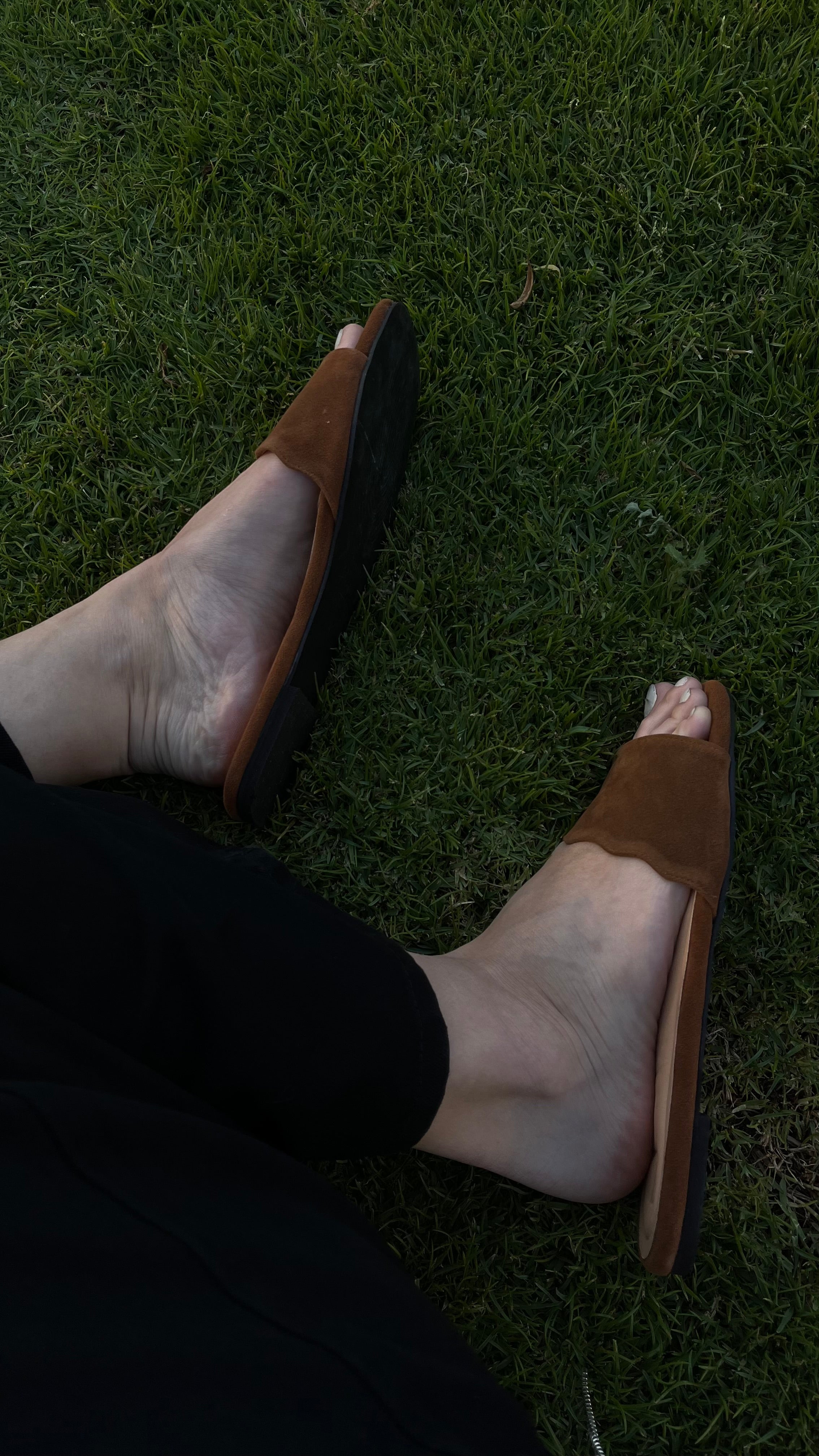 Havane Scalloped Flat Sandals