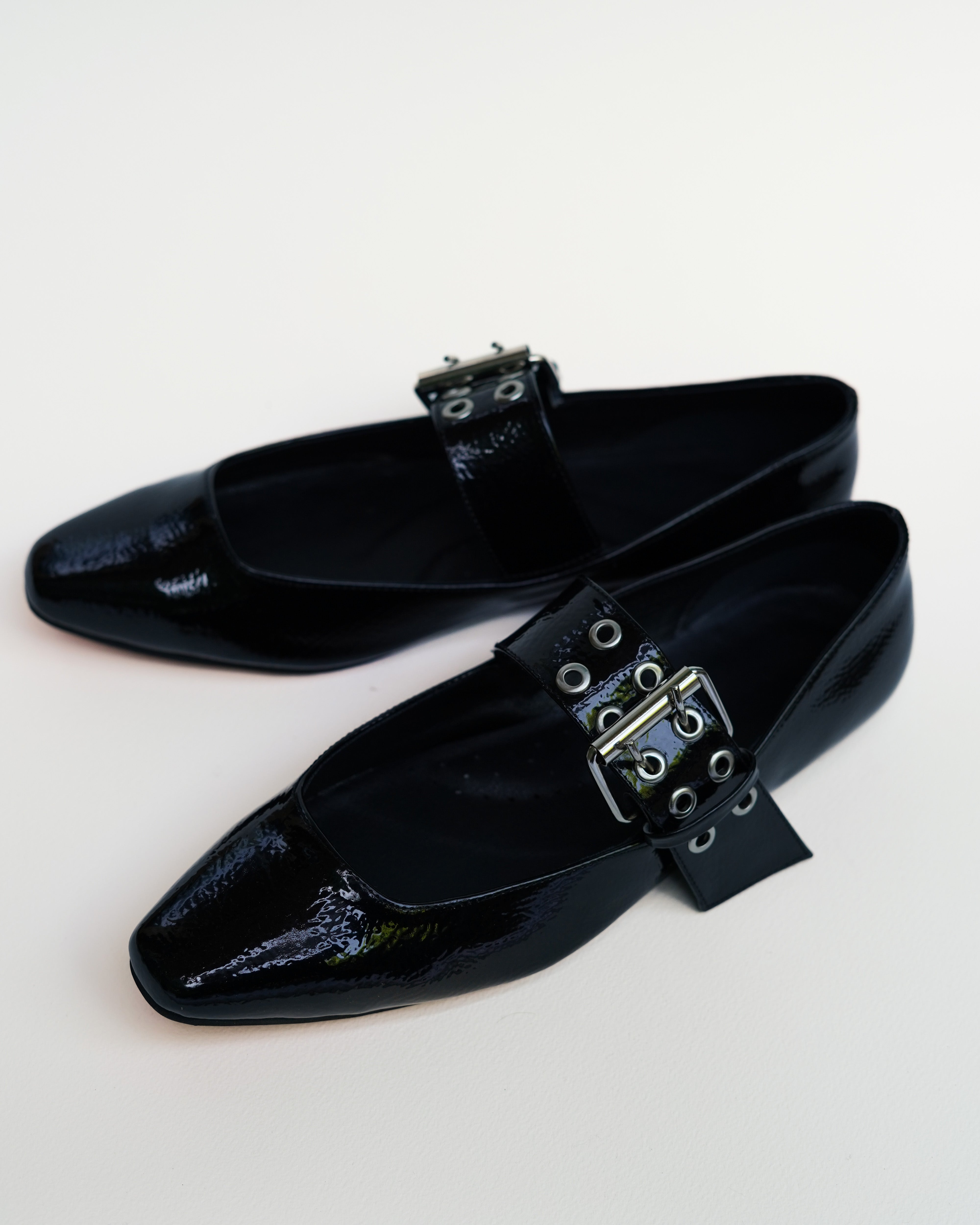 Buckle flats