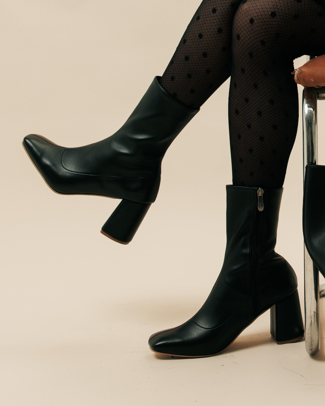 Square leather ankle boots in black