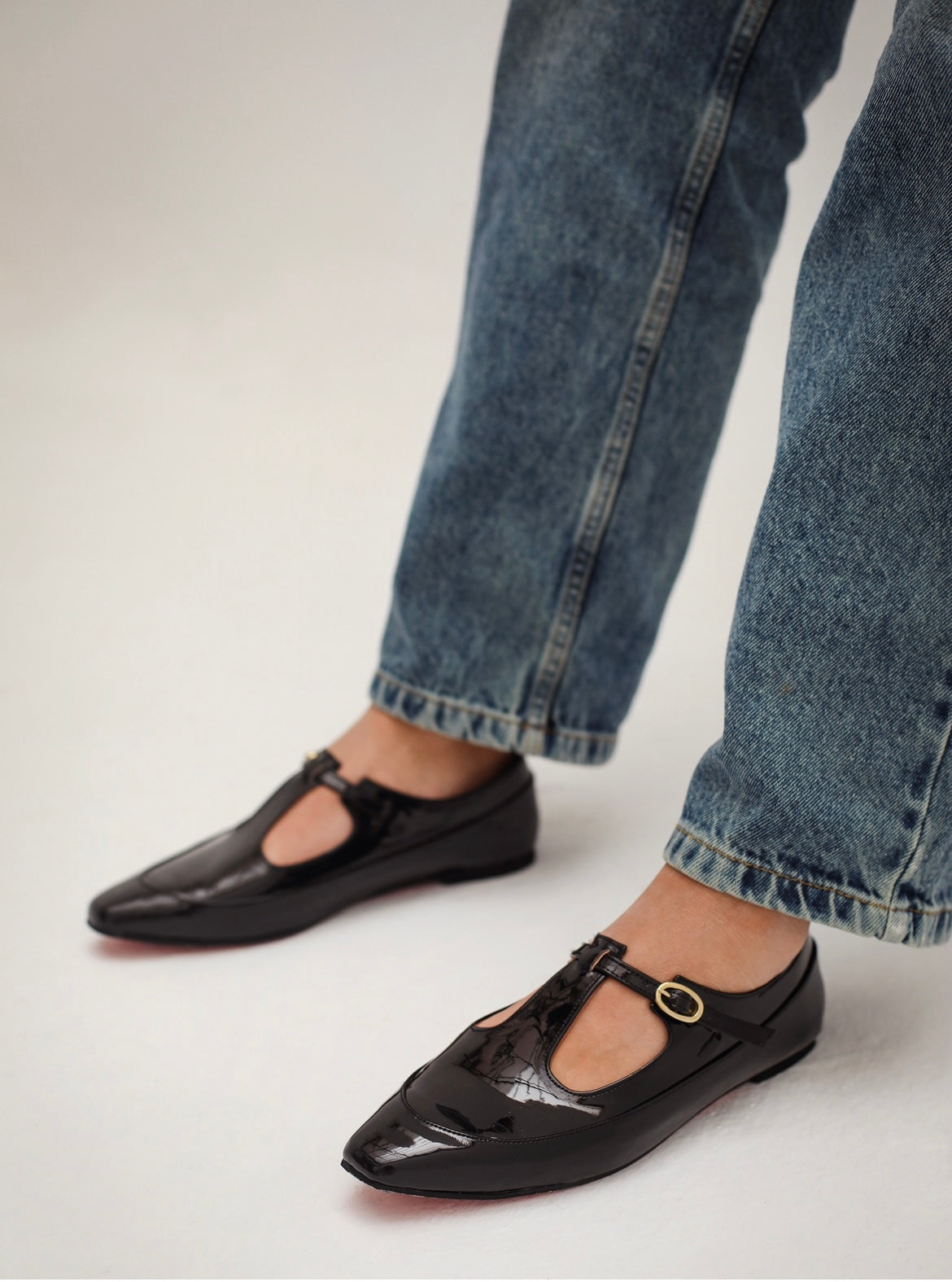 Tstrap in black