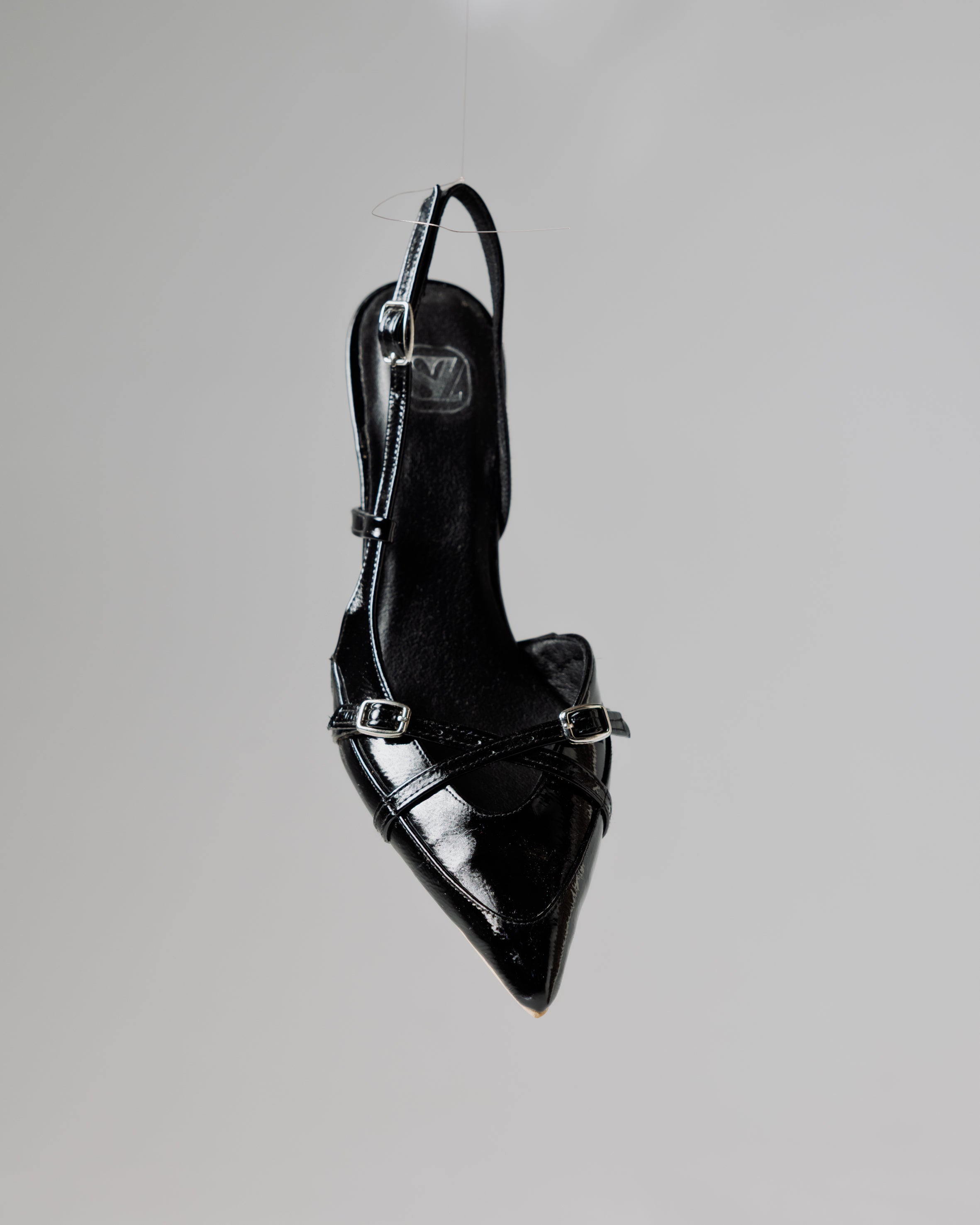 Crossstrap heels in patent Black