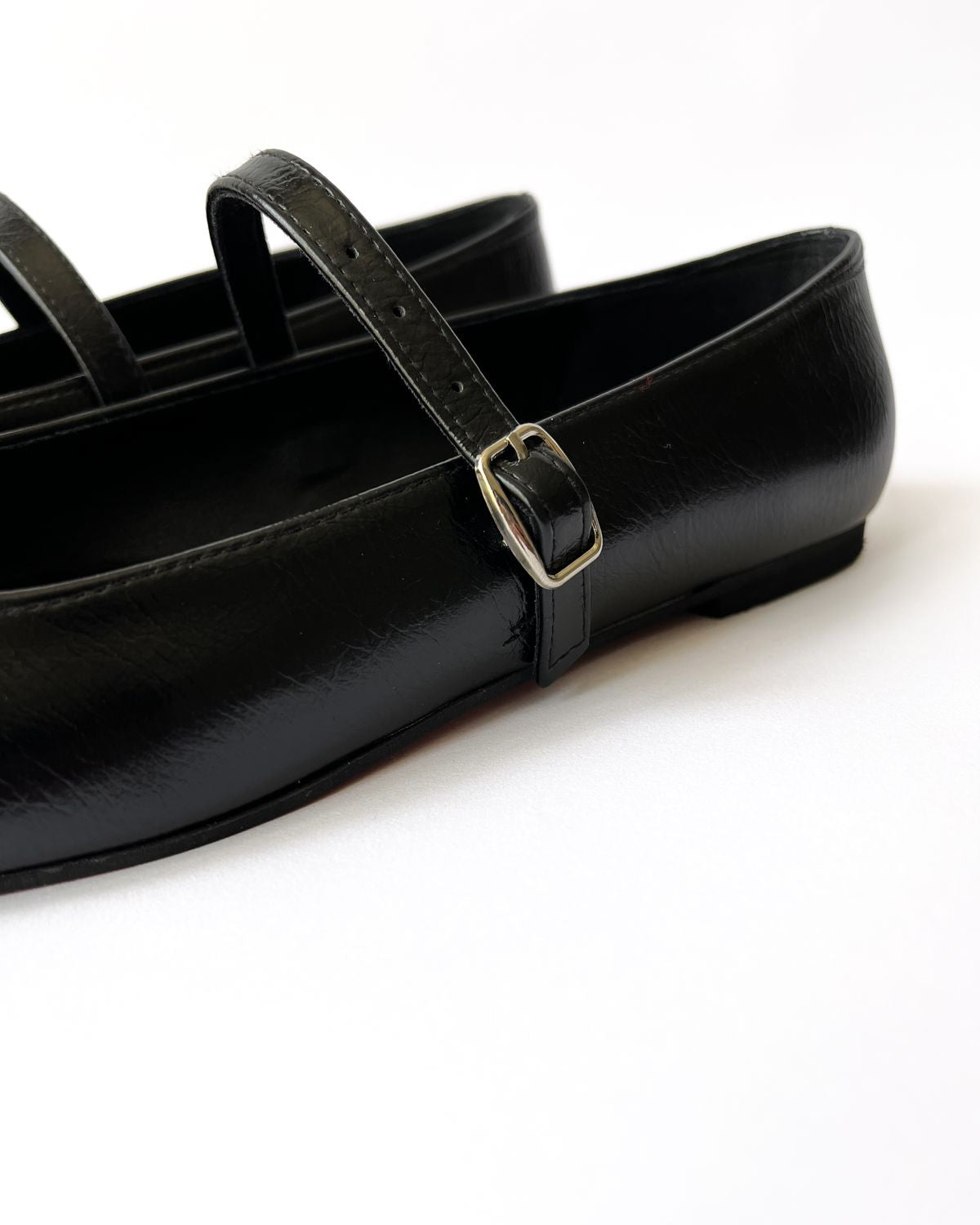 MaryJane flats in shiny black