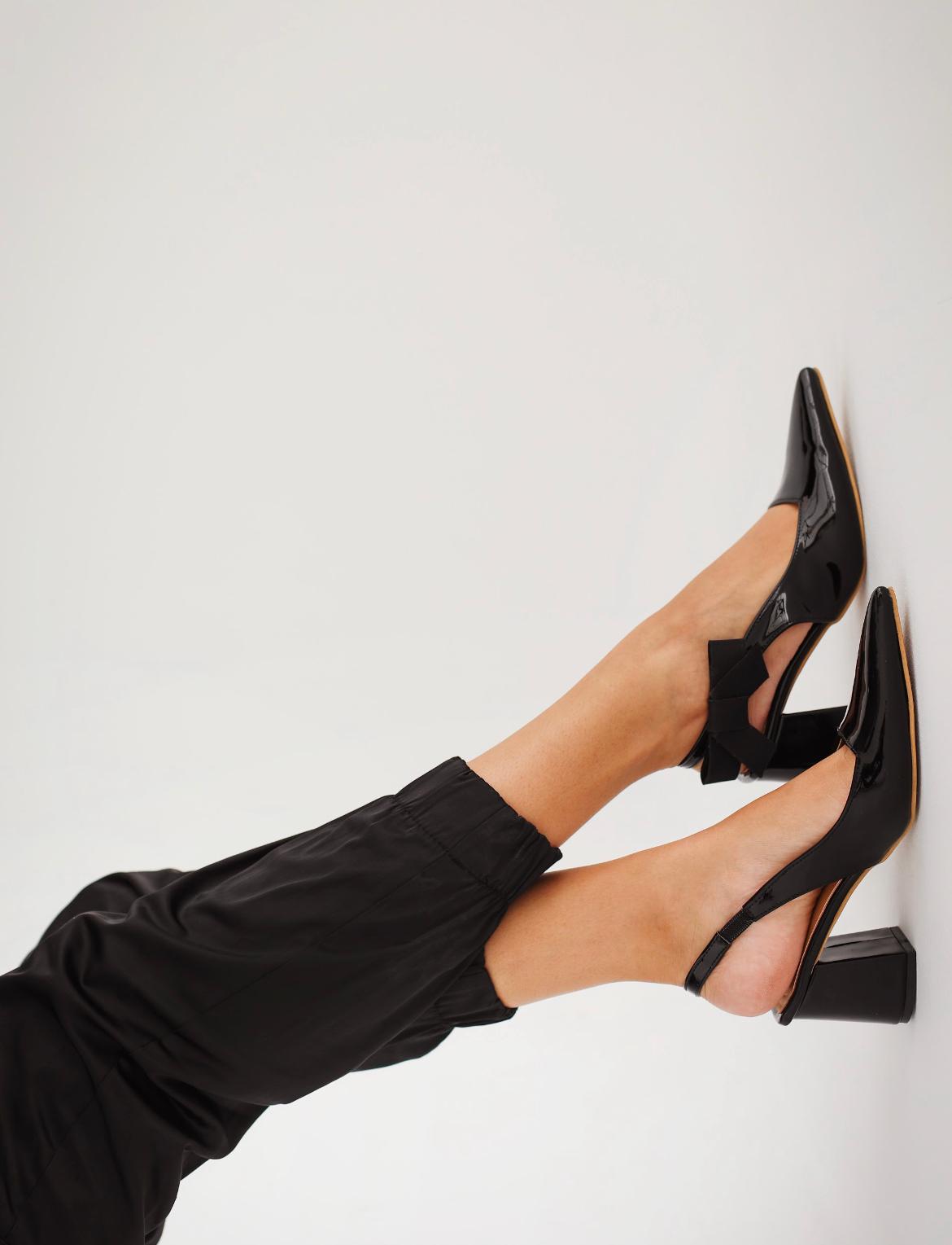 Isabella in patent black