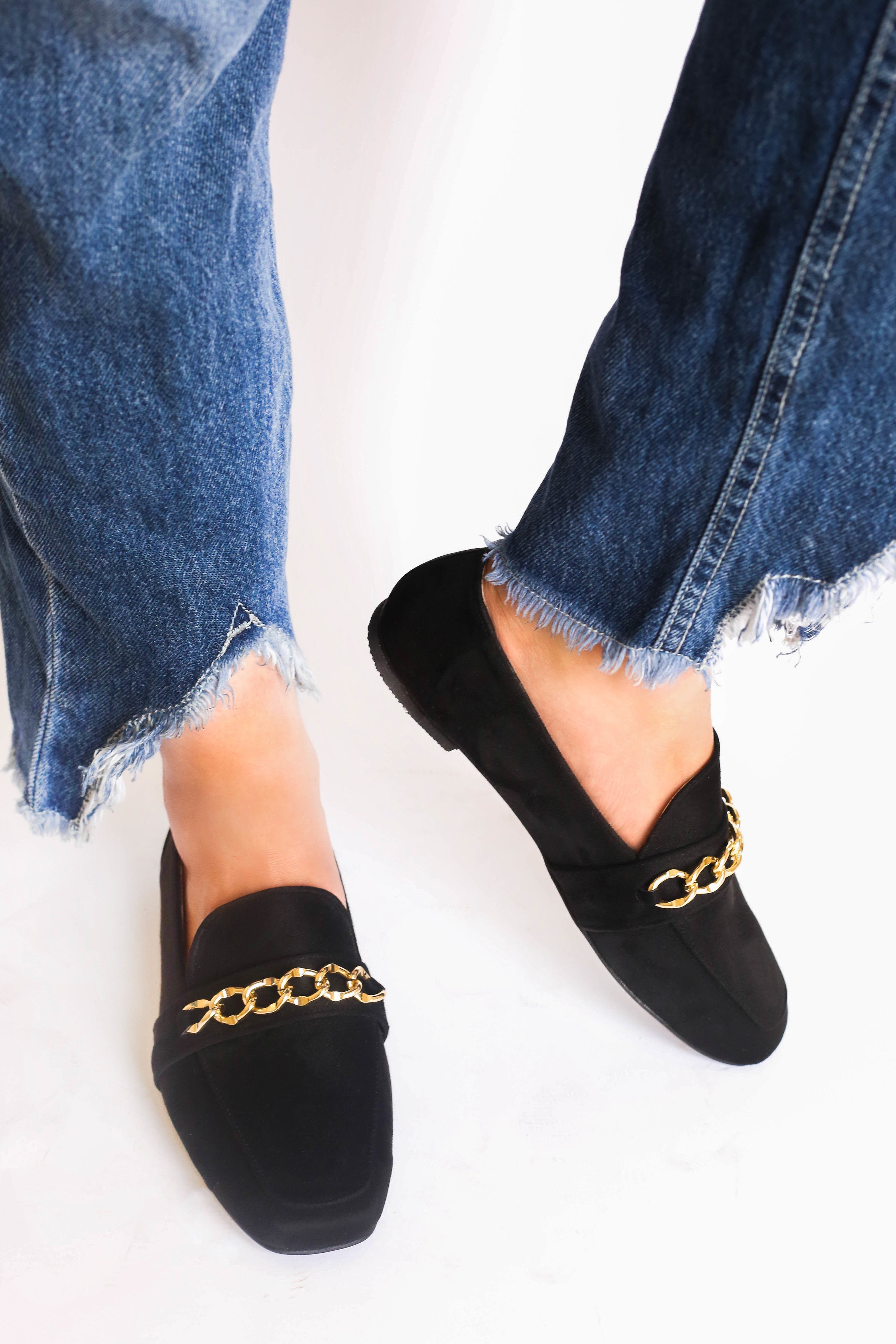 Black shoes with cheap gold chain