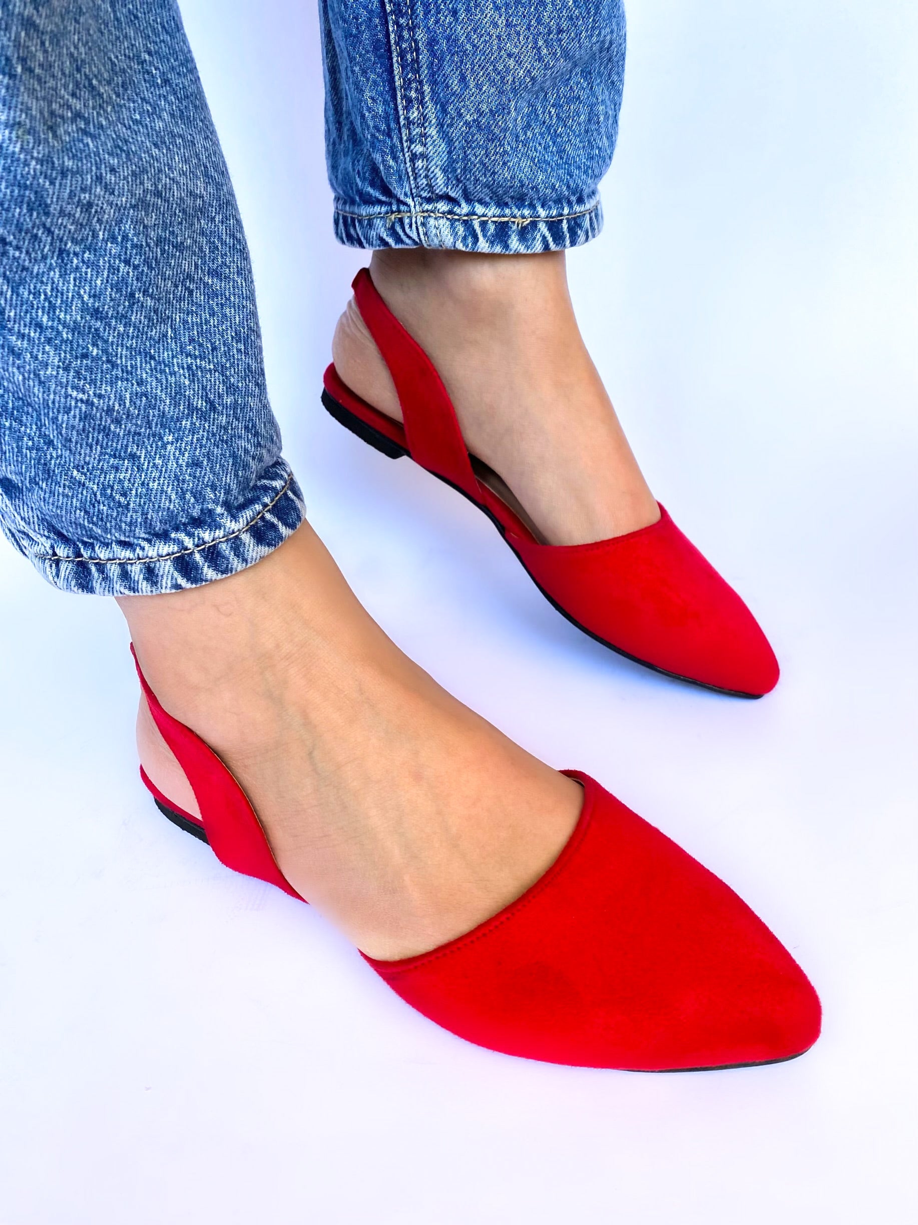 Red hot sale pointed flats