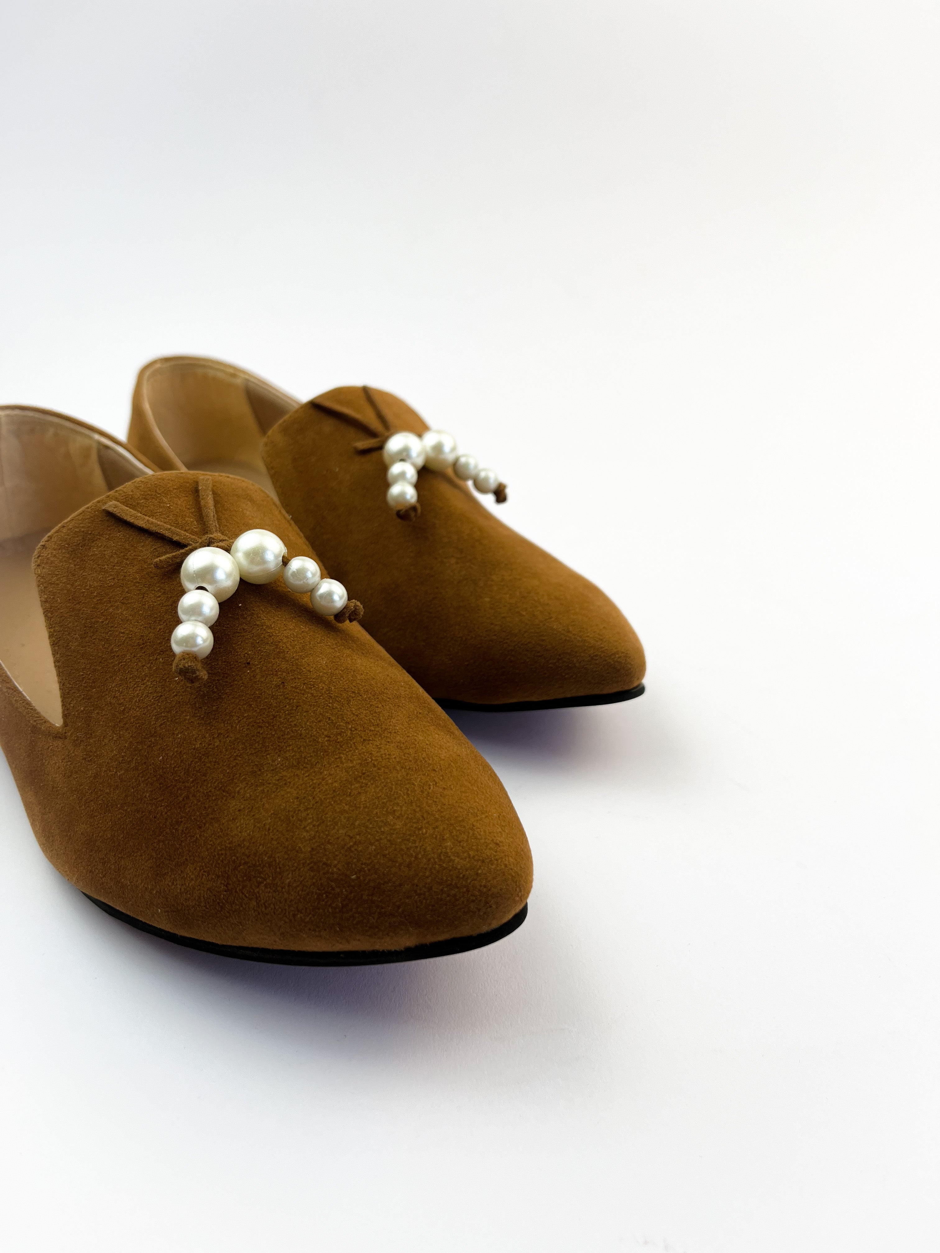 Havane Pointed Pearls Loafers