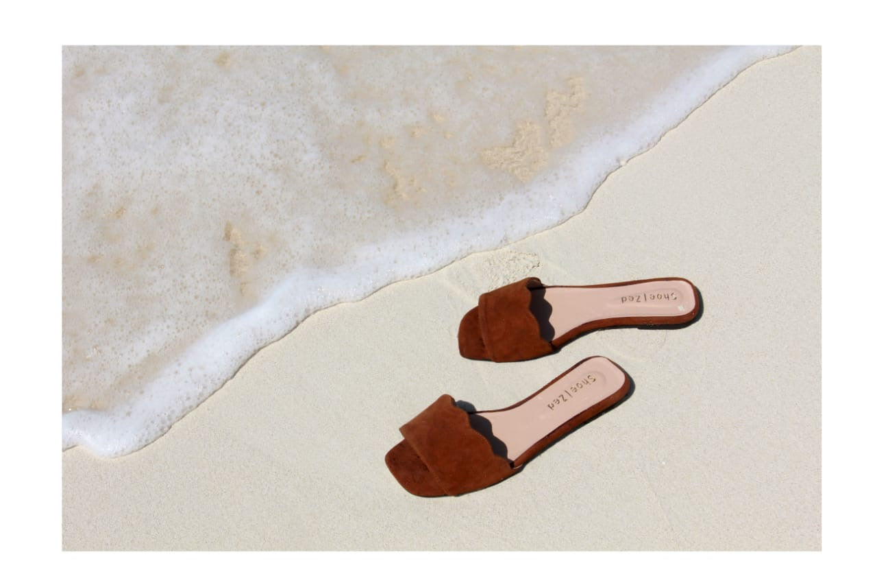 Havane Scalloped Flat Sandals