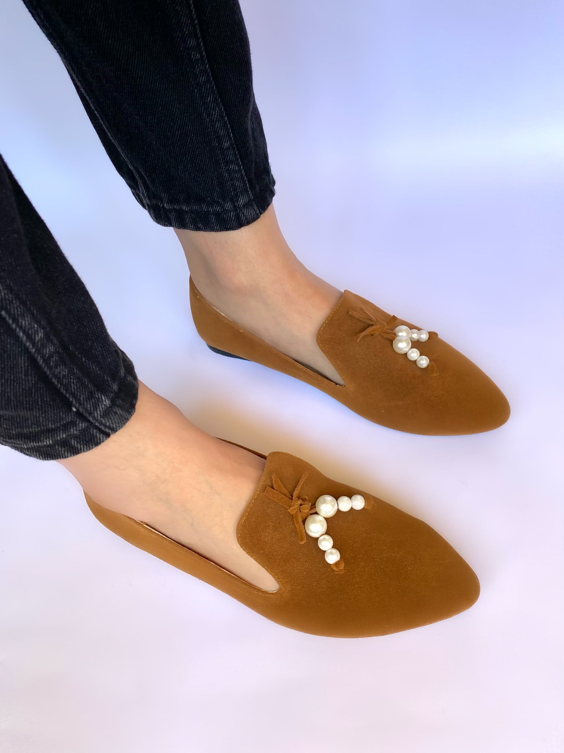 Havane Pointed Pearls Loafers