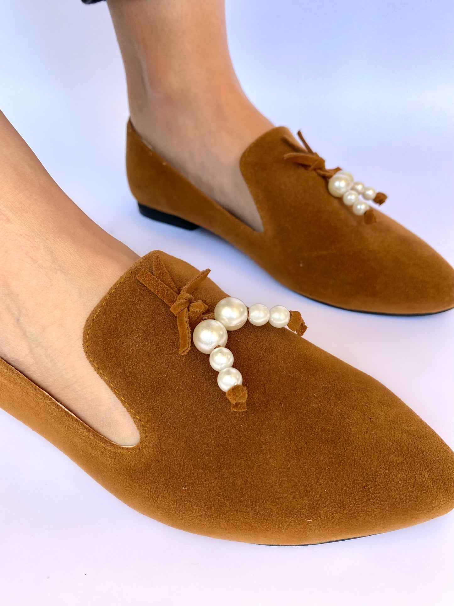 Havane Pointed Pearls Loafers