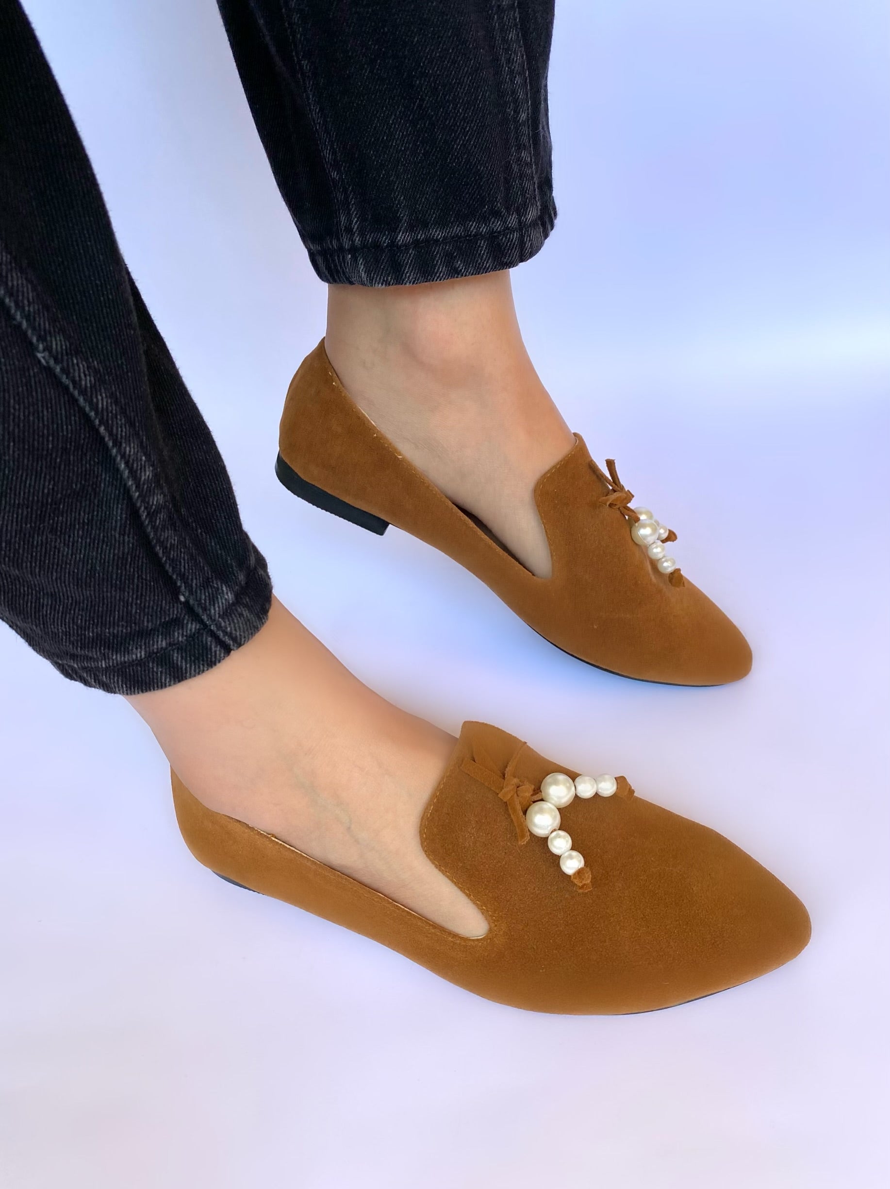 Havane Pointed Pearls Loafers